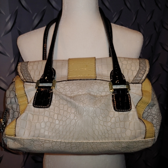 Guess purse - Picture 2 of 7